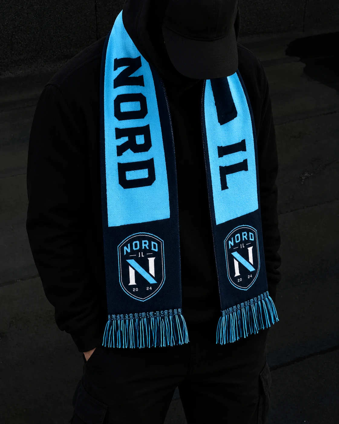 Supporter med Nord IL-skjerf rundt halsen